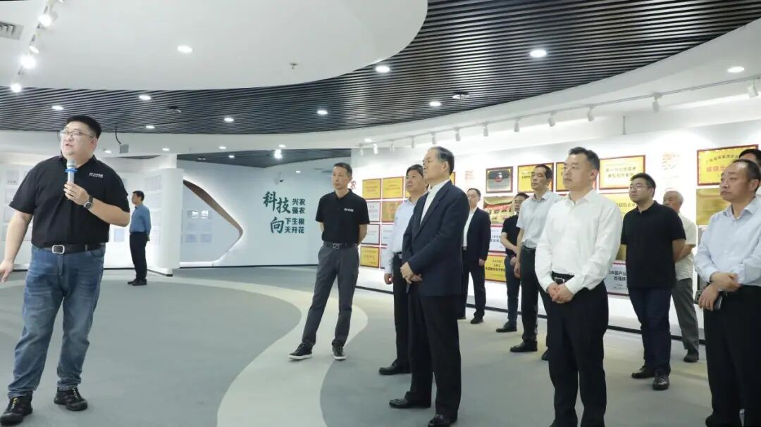 安徽省人民当局副省长张曙光一行莅临3499拉斯维加斯控股调查调研